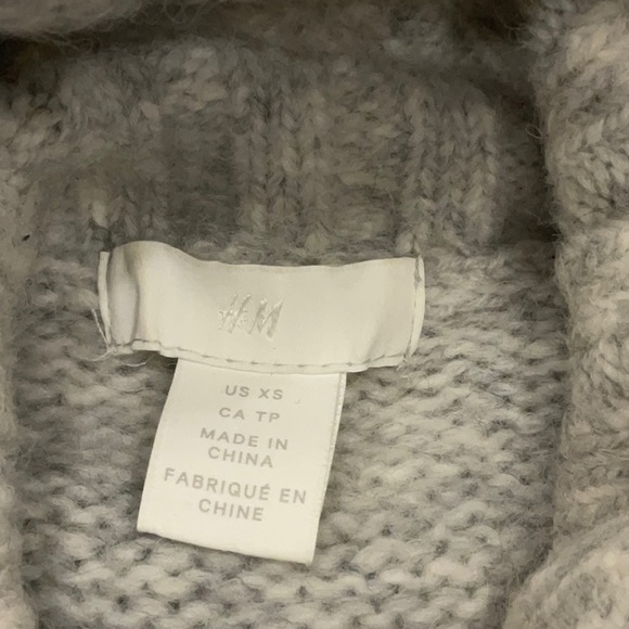 H&M Grey Knit Baggy Sweater | Size XS | Wide Sleeves | Winter Cozy Sweater - Picture 4 of 5